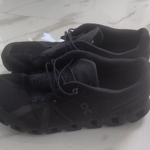 On Cloud running shoes- laceless system